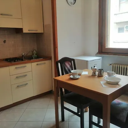 In Front Of The Train Station! Apartment *