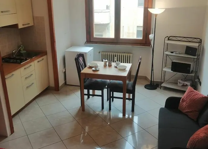 Apartment In Front Of The Train Station! Florence