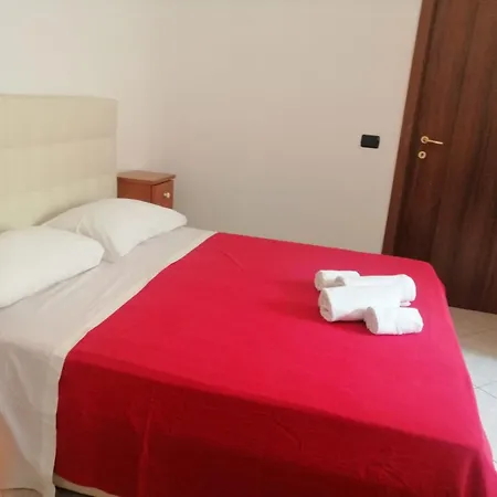 Appartement In Front Of The Train Station! Florence